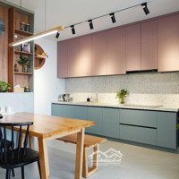 Chính Chủ Gửi Bán 2 Phòng Ngủ82M2 Đẹp Góc Hướng Đông Nam Tầng Cao Có Nội Thất Xịn Giá Bán 4.6 Tỷ Thương Lượng