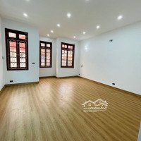 Bán Nhà Phố Láng Hạ 62M2. 4 Tầng. Lô Góc 3 Thoáng. Có Sân Để Xe. Bãi Xe Gần Nhà. Giá Chưa Đến 10 Tỷ