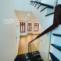 Bán Nhà Phố Láng Hạ 62M2. 4 Tầng. Lô Góc 3 Thoáng. Có Sân Để Xe. Bãi Xe Gần Nhà. Giá Chưa Đến 10 Tỷ