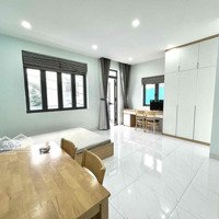 Phòng Bancon Và Cửa Sổ Rộng 40M2 Thoáng Có Thang Máy Tại Quang Trung