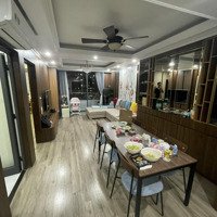 Bán Căn 2Pndiện Tích94,8M2 Đồ Đẹp, Mới Tinh Hiện Đại, View Đẹp Thoáng Mát. Kim Ngân 0981582924