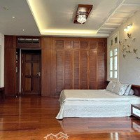 Siêu Rẻ _ Biệt Thự _Cầu Giấy _ Lô Góc _ 150M2 - 4 Tầng _ Thang Máy _ Ô Tô Tránh _ Nhỉnh 200 Triệu/M2