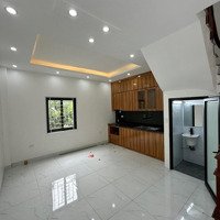 Nhà Hiếm Có - Giá Rẻ 50M2 4 Tầng - Có Sân Để Xe Riêng Tk Hiện Đại - Trong Đê - Khách Đến Xem Là Ưng