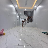 Nhà Hiếm Có - Giá Rẻ 50M2 4 Tầng - Có Sân Để Xe Riêng Tk Hiện Đại - Trong Đê - Khách Đến Xem Là Ưng