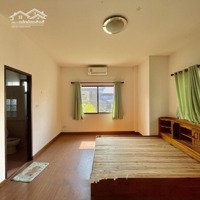 Villa Sân Vườn Có Thang Máy, Nội Thất 4Pnhẽm Xe Hơigần Tgdđ, Trường Học