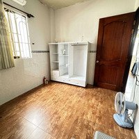 Nhà 1 Lầu. 50M2. Ngang 5M. 2 Phòng Ngủ Có Sân Thượng, 2 Máy Lạnh. Giá 10 Triệu