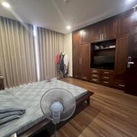 Bán căn hộ chung cư Nguyễn Hoàng 176 m2, thiết kế đẹp, nội thất xịn sò