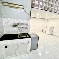 Phòng 30M² Thoáng Mát Sạch Sẽ Wc Riêng Ngay Chợ Bà Chiểu