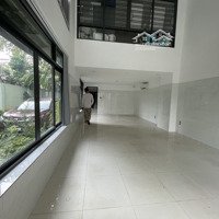 Văn Phòng Trệt 100M2 Gần Trần Não Có Sân Để Xe Hơi