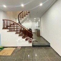 Cho Thuê Nhà Nguyên Căn Tại Đội Cấn,Diện Tích100M2 X 5T, Ngõ Ô Tô Tránh Nhau. Giá Cho Thuê 28 Triệu/Th