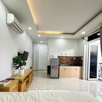 Cho Thuê Căn Hộ Có Balcony Cửa Sổ , Toà Nhà Có Thang Máy ,Đường Cách Mạng Tháng 8 Q10