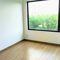 Cần Bán Căn 2 Phòng Ngủ New City Tầng Thấp. Giá Bán 3Tỷ9 ( Bao Hết) Liên Hệ: 0823588999( Trinh)