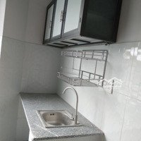 Phòng Có Ban Công, Máy Lạnh, Toilet, Giờ Tự Do, Gần Bắc Hải Q10