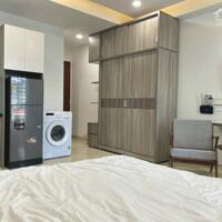 Cho thuê căn hộ Studio máy giặt riêng, cửa sổ lớn gần DH UEH, công viên Văn Lang