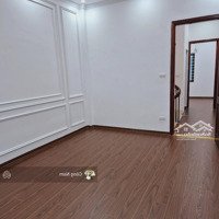 Hot! Lạc Long Quân -Diện Tích40M2 - 5Tầng - Giá 7.58 ,Sát Phố - Ô Tô Sát Nhà