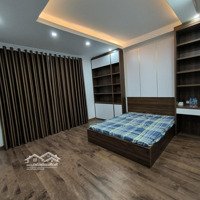 Cực Hiếm! Cho Thuê Nhà Phố Đội Cấn, Giang Văn Minh, Đường Hè 6M, Lô Góc.45M2*5T. Kd Online. 17 Triệu/Th