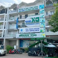 Bán Nhà Hợp Khối 200M2Mặt Tiềnđường D4 Himlam Q7 Đang Cho Phòng Khám Thuê 150 Triệu Gb: 70Tỷ Liên Hệ: 0908935765