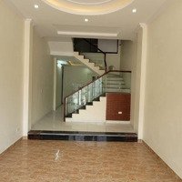 Nhà Mặt Tiền 53M2, 5 Phòng Ngủ, Đối Diện Trường Thcs Phụng Châu