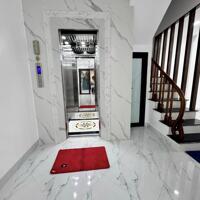Bán nhà phố Dương Văn Bé, Hai Bà Trưng, ô tô vào nhà, thang máy, 6 tầng 44m2 giá 10.8 tỷ