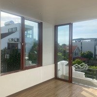 Bán Nhà Đẹp 40M2 X 3T Xóm 5 Đông Dưsổ Đỏ Chính Chủ, 3 Phòng Ngủ 3 Vệ Sinh, Ô Tô Đỗ Cửa , Giá Bán 3.3 Tỷ Lh : 0902132489