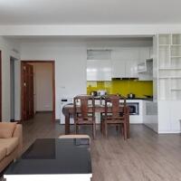 Cho thuê căn hộ dịch vụ tại làng Yên Phụ, Tây Hồ, 80m2, 2PN, đầy đủ nội thất mới hiện đại, ban công