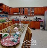 Bán Nhà Mặt Phố Ngọc Lâm - Vỉa Hè Rộng Kinh Doanh Đỉnh - Ngay Cổng Trường Học-93M2Mặt Tiền4,5M