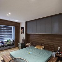 Chính Chủ Gửi Bán Căn Góc 3 Phòng Ngủ2Vs, 92M2 (Đủ Nội Thất), View Đường Duy Tân, Sẵn Sổ Đỏ, Có Slot Xe