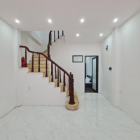 6,88 Tỷ, 40M2, 7 Phòng Ngủ, 176 Trương Định, Gần Phố, Hbt, Hn, 0985826871