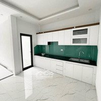 Cực Rộng- Diện Tích Đất 110M2 , Xây 3 Tầng , Nhà Trữ L Sân Rộng