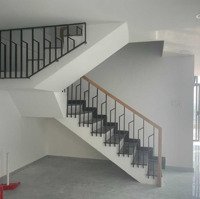 Cho Thuê Penhouse Bảy Hiền Tower,Diện Tích240M2, 4Pn/ 4 Vệ Sinh Nt Cơ Bản, Giá 35 Triệu/Th