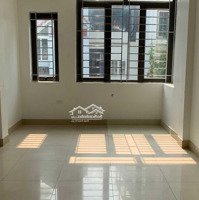 Cho Thuê Nr Phố Bùi Huy Bích, Hoàng Maidiện Tích50M2X5T Thông Sàn, Oto Đỗ Trước Nhà, Full Đh Giá 15 Triệu