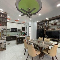 Cho Thuê Biệt Thự 3 Tầng, Có Hồ Bơi, 301M2 Ngang 17,5M, Đối Diện Cv, 4 Phòng Ngủ Giá Chỉ 25 Triệu/Tháng.