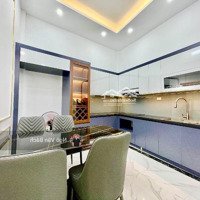 Bán Nhà Đẹp Mới Coong Cầu Giấy Lô Góc - Ô Tô, Kinh Doanh Sầm Uất, Nột Thất Vip, 42M2 Nhỉnh 8 Tỷ.