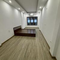 Cho thuê nhà mới, thang máy ở Lưu Quang Vũ, Cầu Giấy 42m x 5T giá 25tr, vỉa hè, ô tô tránh