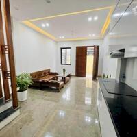 Cho thuê nhà riêng 5 tầng 35m2 Nguyễn Văn Cừ, Gia thụy, Long Biên. Giá: 14 triệu/tháng. LH: 0946 204 597