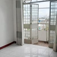 Cho thuê gấp căn hộ Hùng Vương Lô G ( thang máy) 2PN, 1WC, nhà trống 0902855182