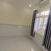 Nhà mới đẹp, hẻm oto, 1 trệt 1 lầu, 4pn 2wc, sẵn máy lạnh. Gần chợ Linh Xuân