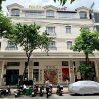 Bán hotel Phú Mỹ Hưng 3x6x18,5 đang kinh doanh