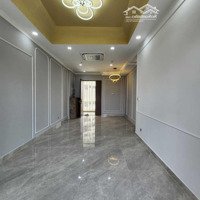 Cho Thuê Midtown ,3 Phòng Ngủ .Nội Thất Dính Tường Như Hình .Giá $1500