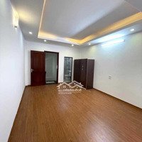 Nguyễn Văn Cừ Long Biên 34M2 5 Tầng 3 Ngủ Cách Mặt Phố 30M