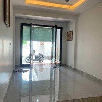 Gần Công Viên Long Biên - 57M2 Nhà 3 Tầng 4 Ngủ Dân Xây- Ô Tô Vào Nhà - Hơn 6 Tỷ