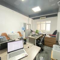 Cho thuê văn phòng cho 5 - 6 nhân viên giá 5 tr, full nội thất ngay mặt phố Hàm Nghi, Nam Từ Liêm