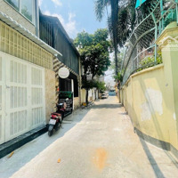 Nhà Đẹphẽm Xe Hơi- Ngay Phạm Văn Đồng - Ngang 4,5M - Giá: 3,X Tỷ