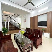 Bán Gấp Nhà Hồ Bá Kiện, P.15, Q.10. Diện Tích: 55,9M2 Giá Bán 2Tỷ950. Ngay Cv Lê Thị Riêng. Liên Hệ: 0705.234.875