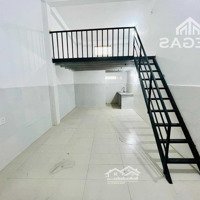 Phòng Rộng 40M2, Gác Cao, Ban Công, Có Máy Lạnh Giá 3 Triệu3