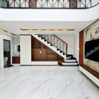 Bán Nhà - Việt Hưng: 40M2, 05 Tầng, 03 Ngủ. Giá Bán 5 Tỷ.