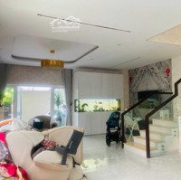 Biệt Thự Sân Vườn Cực Đẹp Cách Đường Trần Não 50M.dt: 9X23 3 Tầng Nhà Đẹp Full Nội Thất Giá Bán 42Tỷ Tl