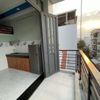 Phòng cho thuê full nội thất 30m2 rộng rãi ban công - Bình Thạnh Ngay Ngã tư Hàng Xanh, Hutech, Hồng Bàng, UEF
