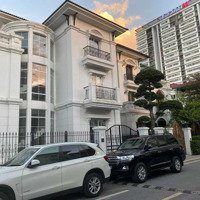 Chủ Nhà Cần Bán Biệt Thự Đơn Lập Lô Góc Embassy 260M2 Mặt Ngoài Giá Rẻ 125 Tỷ Liên Hệ: 0983918483