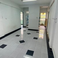 Chính Chủ Cho Thuê Cc Bình Phú 1 Q6 - 65M2 - 2 Phòng Ngủ 1 Vệ Sinh- Ở Liền 6,5 Triệu/Th